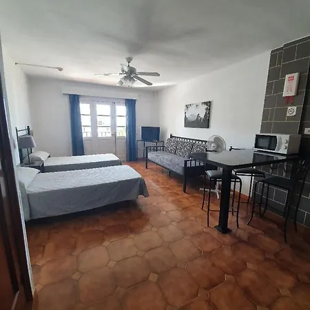 Pueblo Torviscas Адехе